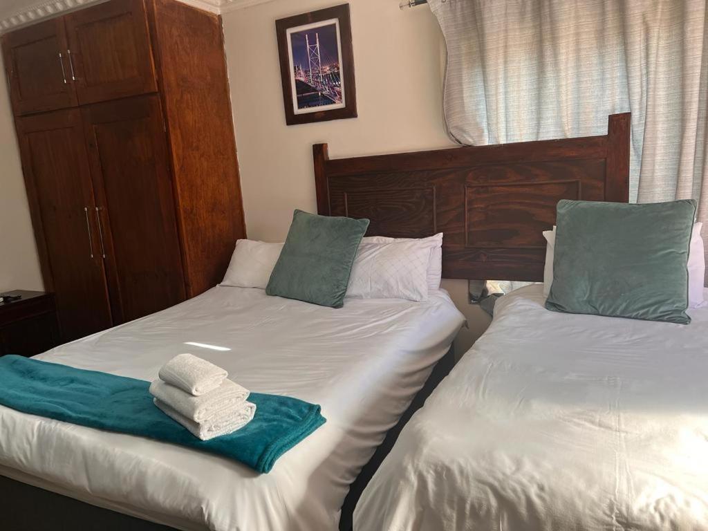 Travetel Or Tambo Airport Hotel Kempton Park Exterior photo